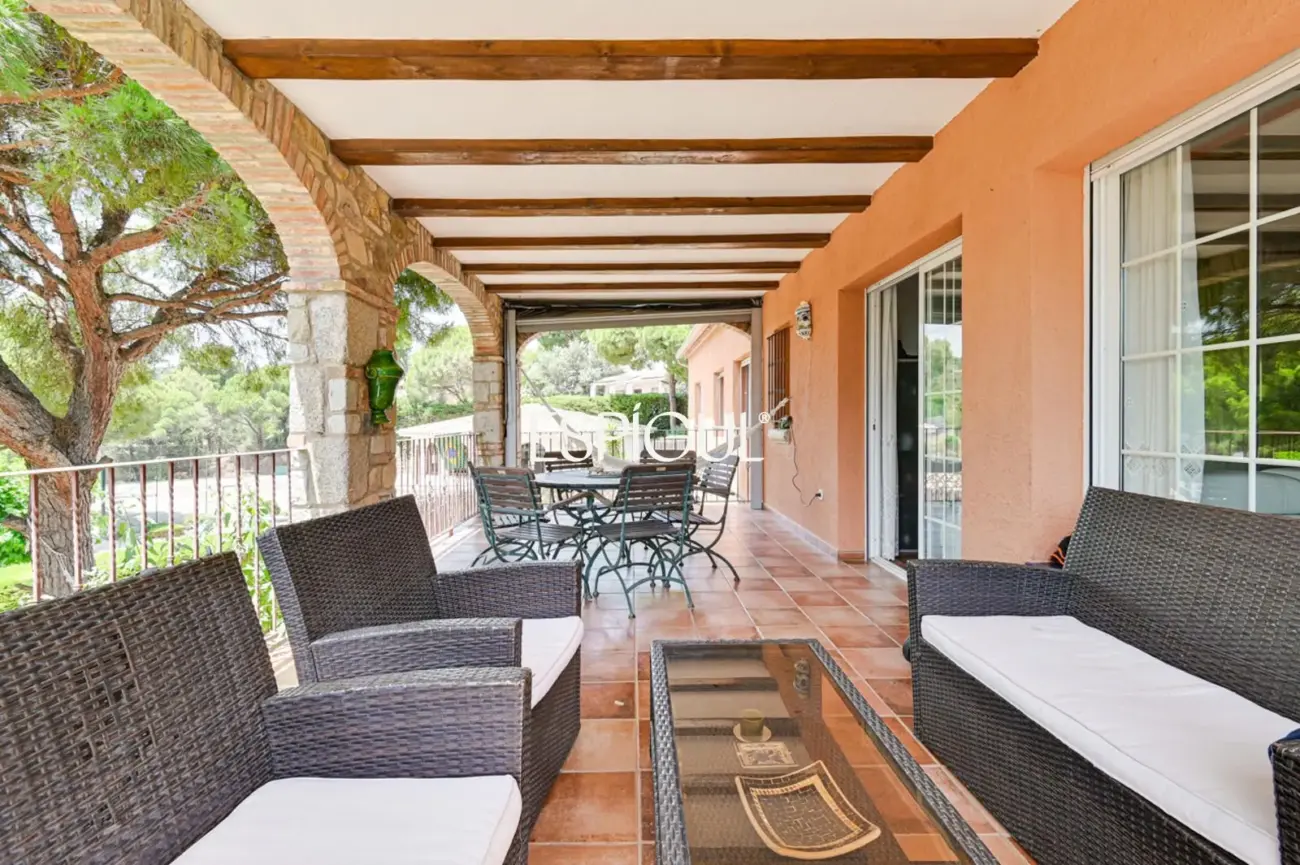 Casa familiar a Finca Verd amb gran potencial