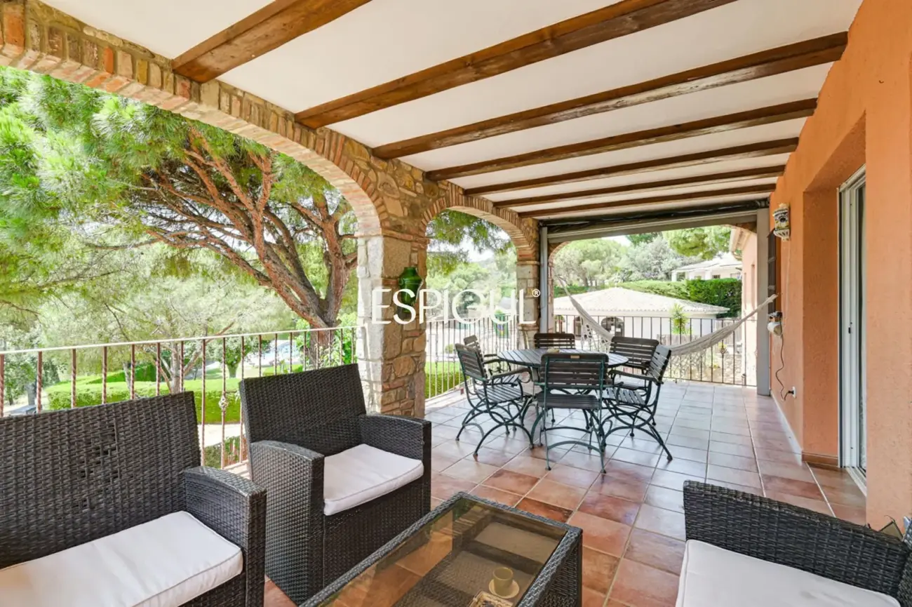 Casa familiar a Finca Verd amb gran potencial