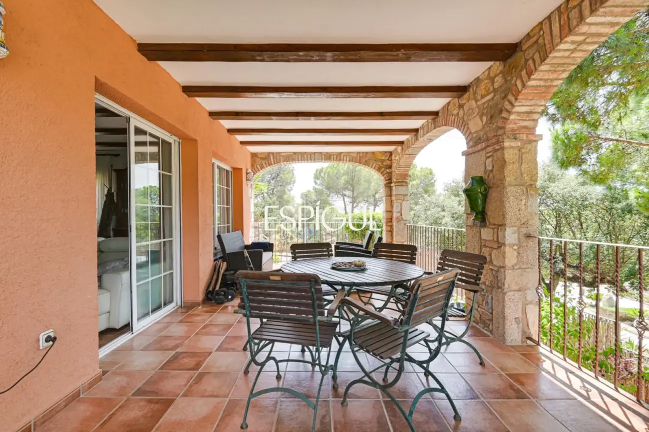 Casa familiar a Finca Verd amb gran potencial