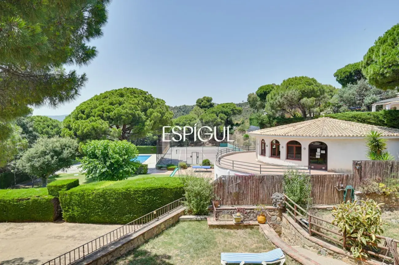 Casa familiar a Finca Verd amb gran potencial