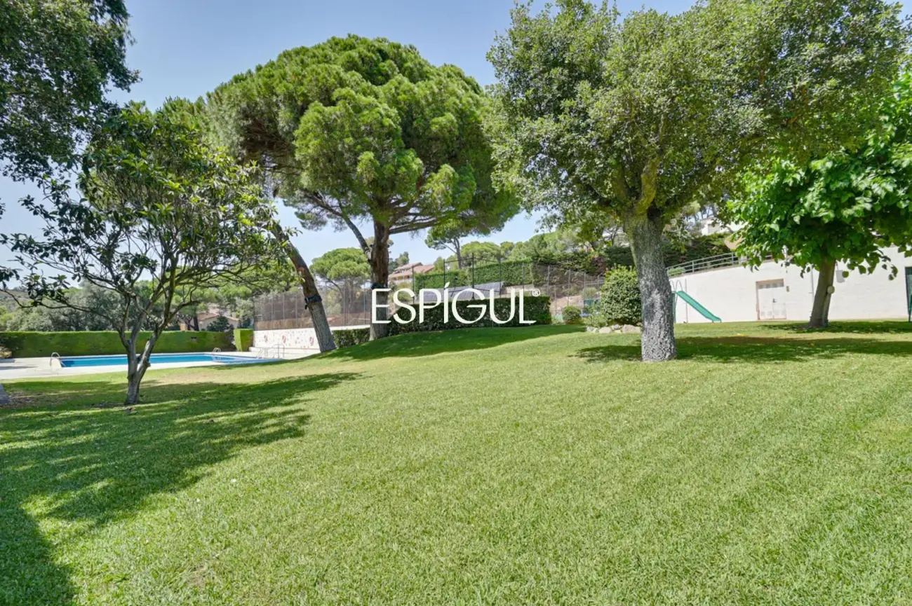 Casa familiar a Finca Verd amb gran potencial