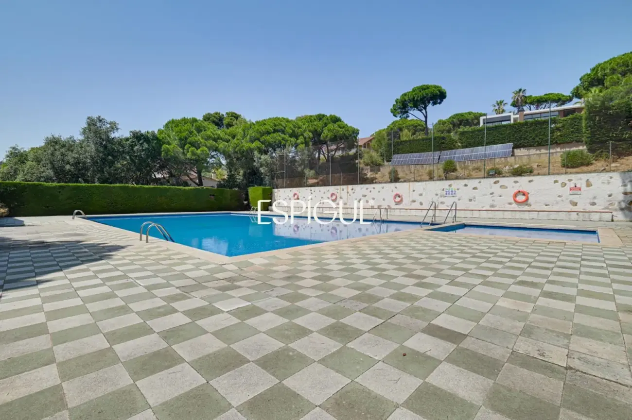Casa familiar a Finca Verd amb gran potencial