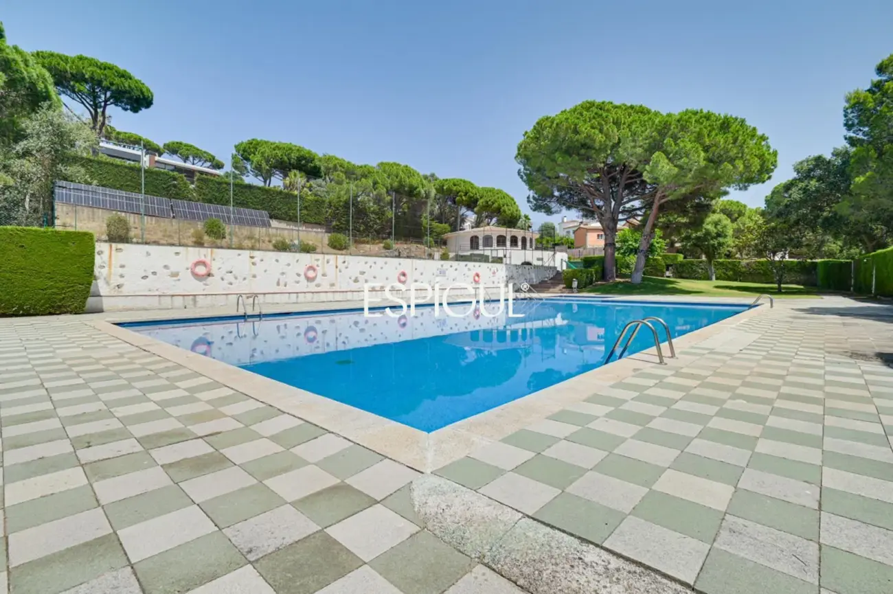 Casa familiar a Finca Verd amb gran potencial