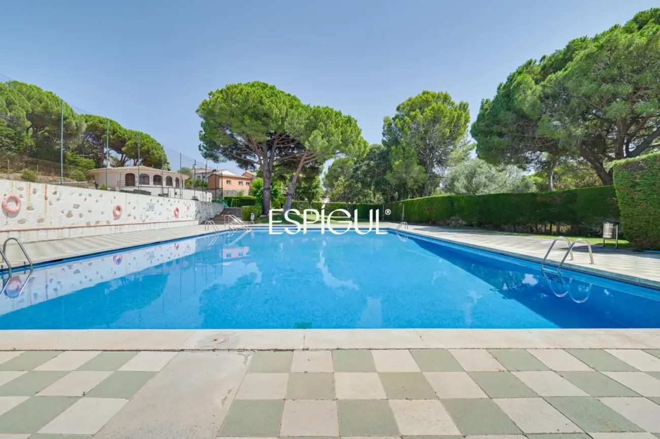 Casa familiar a Finca Verd amb gran potencial