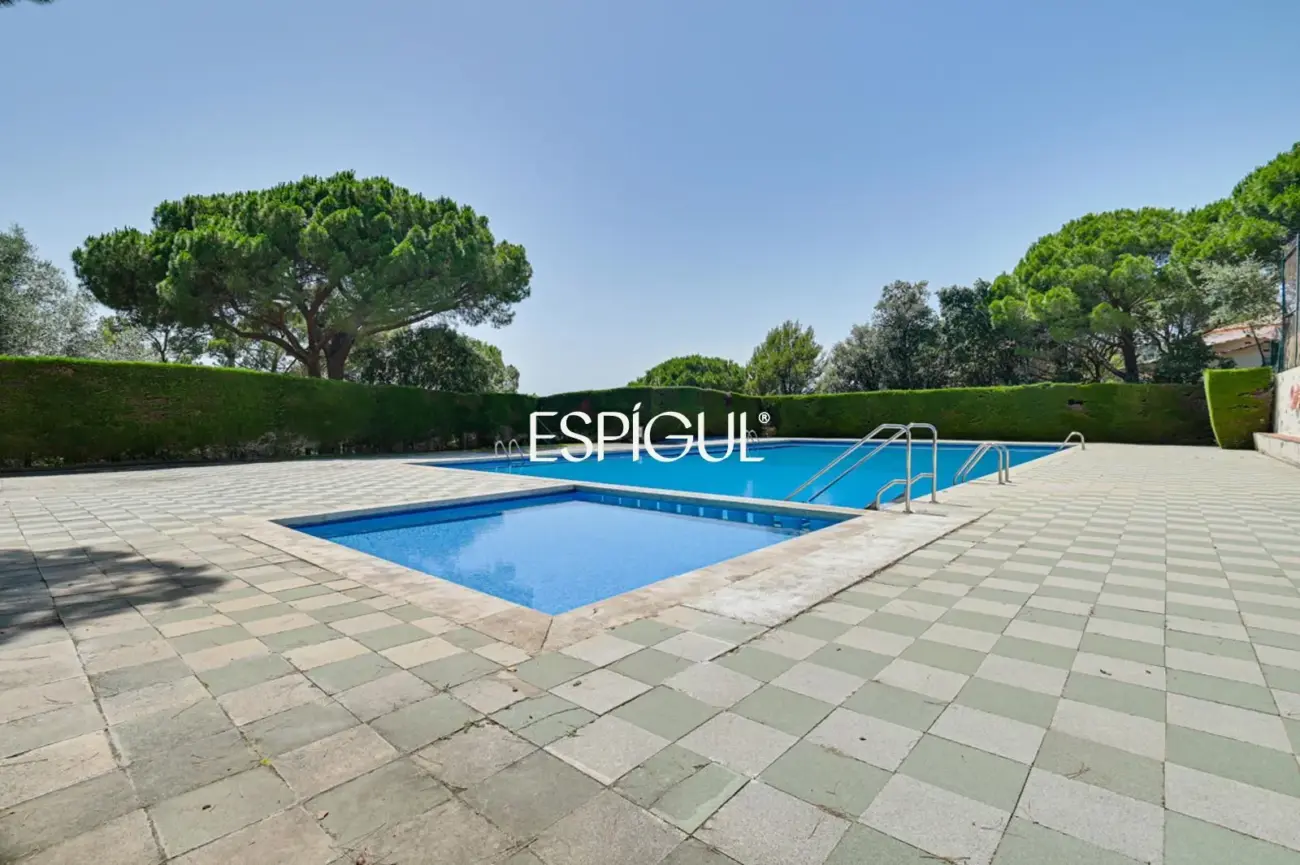 Casa familiar a Finca Verd amb gran potencial