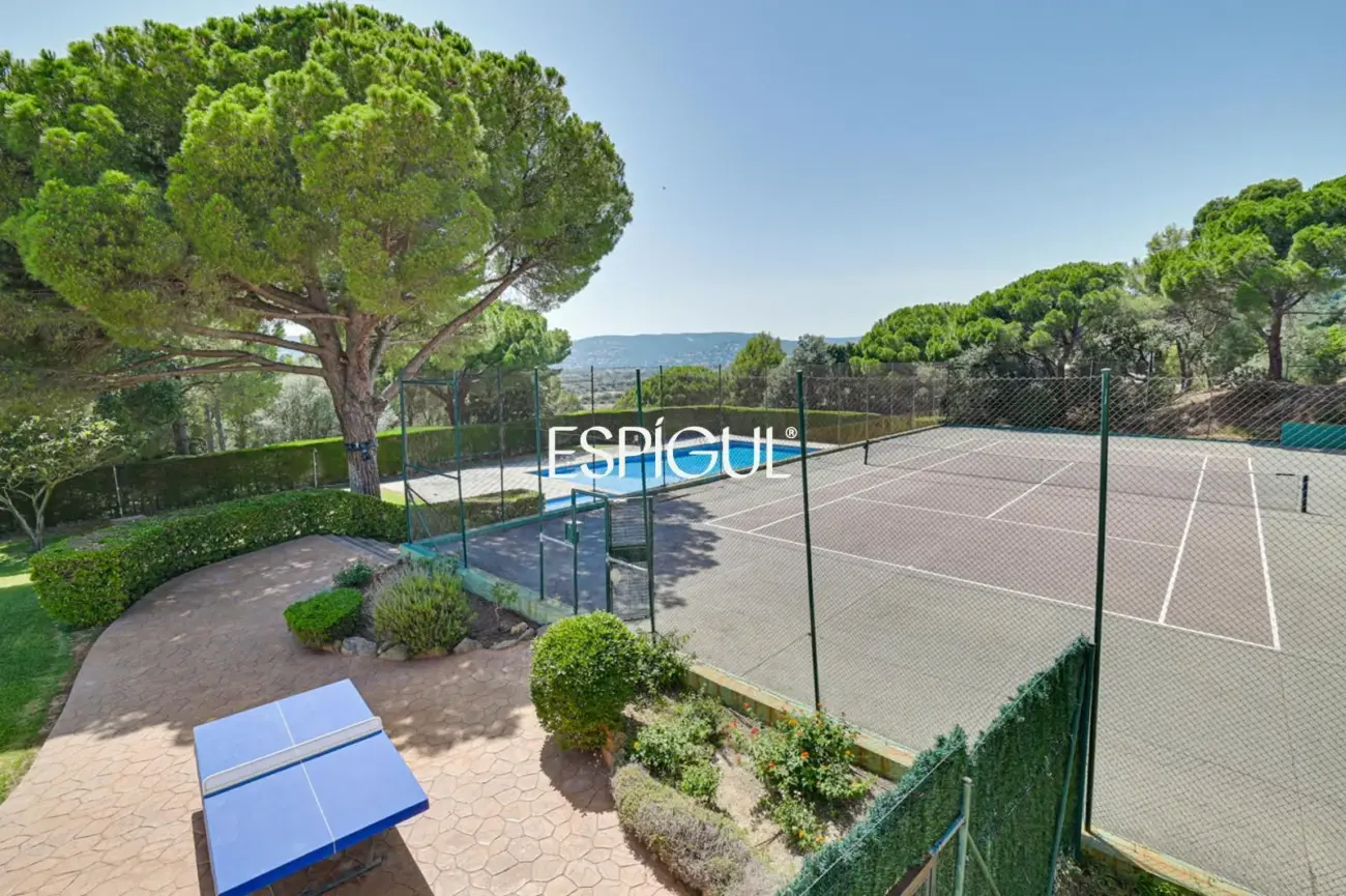 Casa familiar a Finca Verd amb gran potencial
