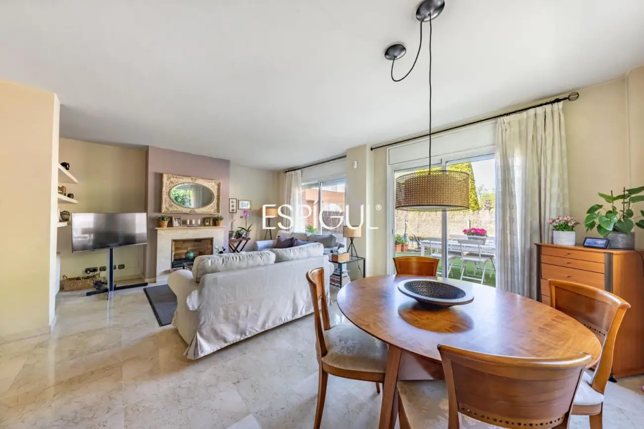 Casa pareada esquinera en Mirasol, Sant Cugat del Vallès