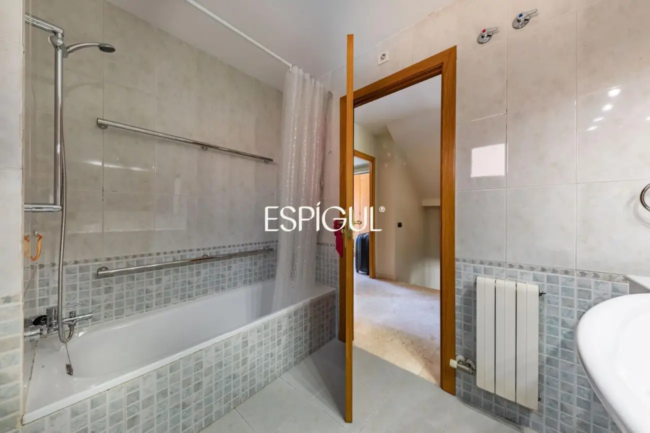 Casa pareada esquinera en Mirasol, Sant Cugat del Vallès