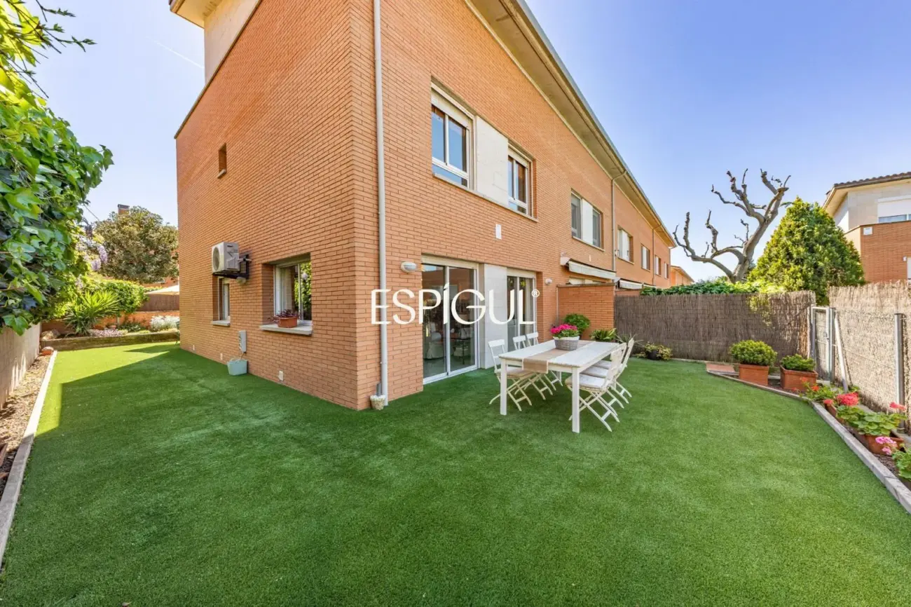 Casa pareada esquinera en Mirasol, Sant Cugat del Vallès