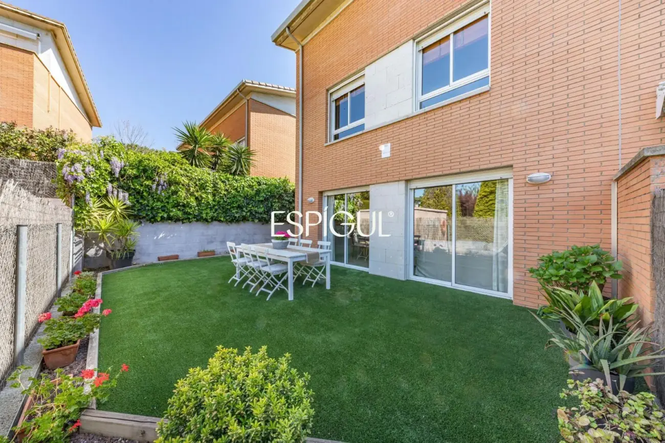 Casa pareada esquinera en Mirasol, Sant Cugat del Vallès