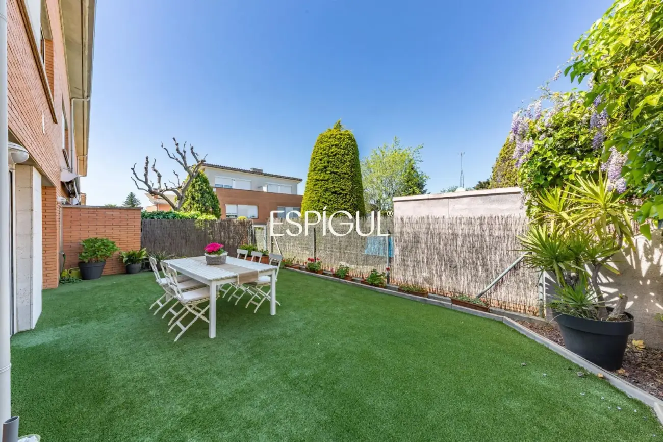 Casa pareada esquinera en Mirasol, Sant Cugat del Vallès