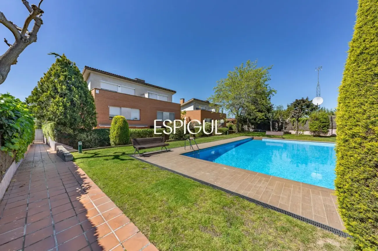 Casa pareada esquinera en Mirasol, Sant Cugat del Vallès