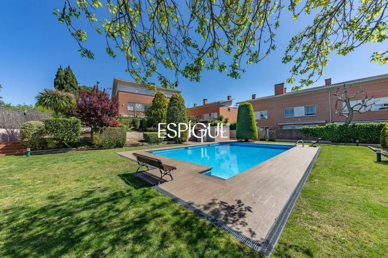 Casa pareada esquinera en Mirasol, Sant Cugat del Vallès
