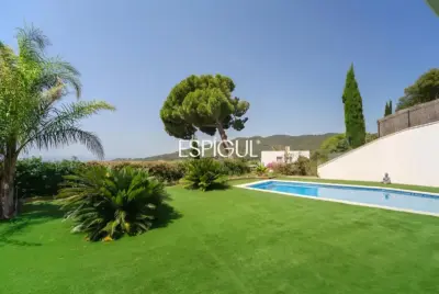 Villa de luxe exclusive avec piscine et vues spectaculaires sur la mer à Vilassar de Dalt