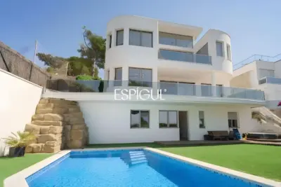 Exclusiva villa de lujo con piscina y vistas espectaculares al mar en Vilassar de Dalt