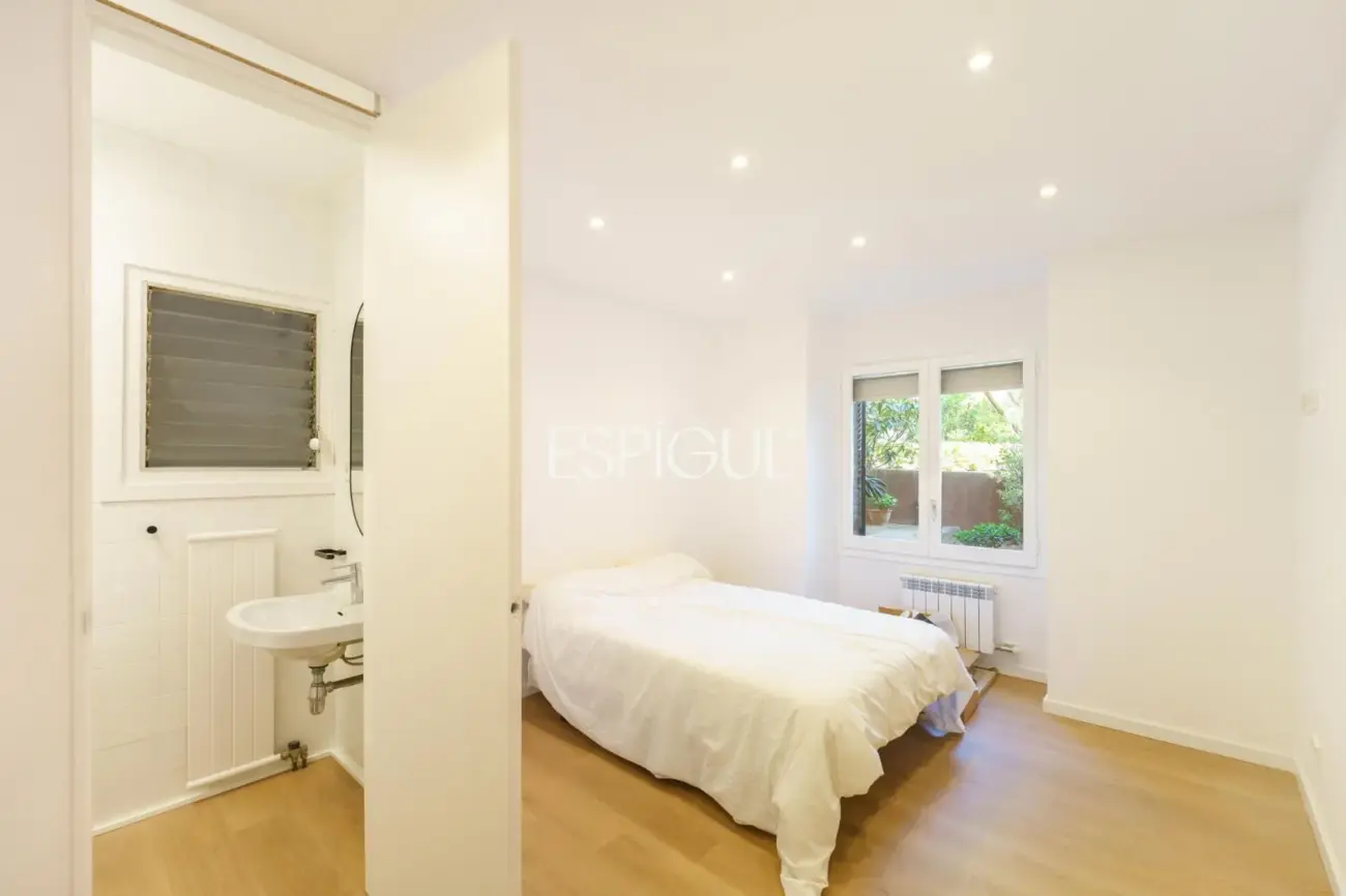 Exklusive Immobilie mit dem Charakter eines Reihenhauses in einer prestigeträchtigen privaten Wohnanlage in Alella