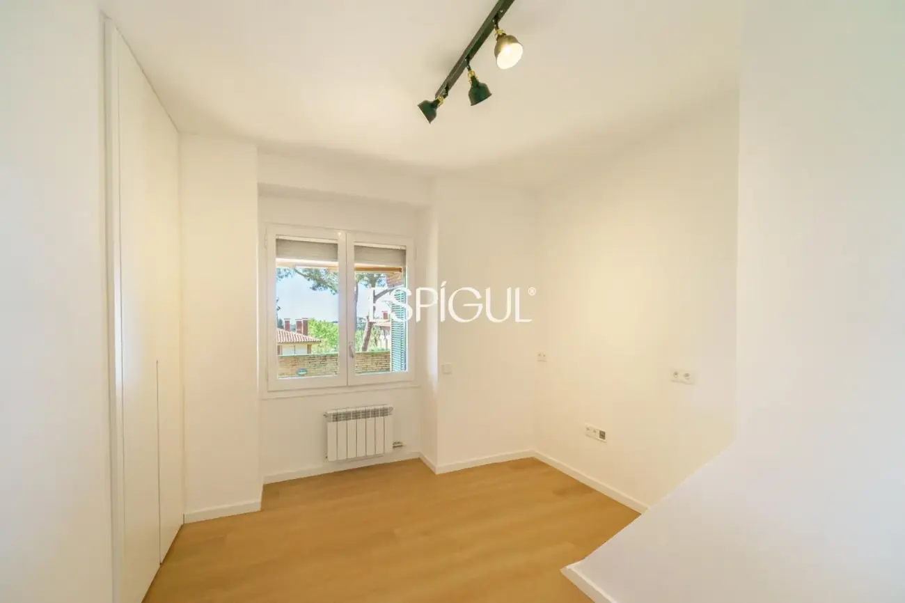 Exklusive Immobilie mit dem Charakter eines Reihenhauses in einer prestigeträchtigen privaten Wohnanlage in Alella