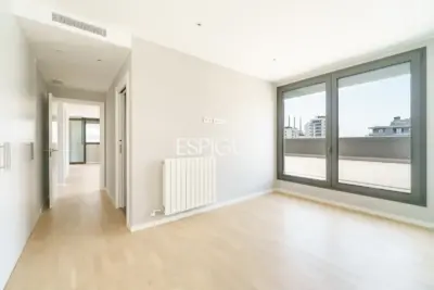 Exclusiva vivienda de obra nueva con gran terraza privada junto al puerto de Badalona
