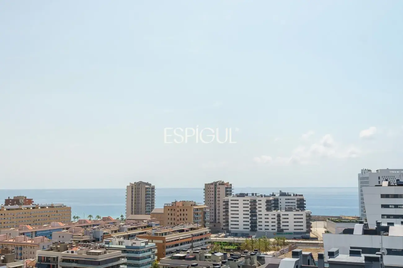 Exclusiva vivienda de obra nueva con gran terraza privada junto al puerto de Badalona