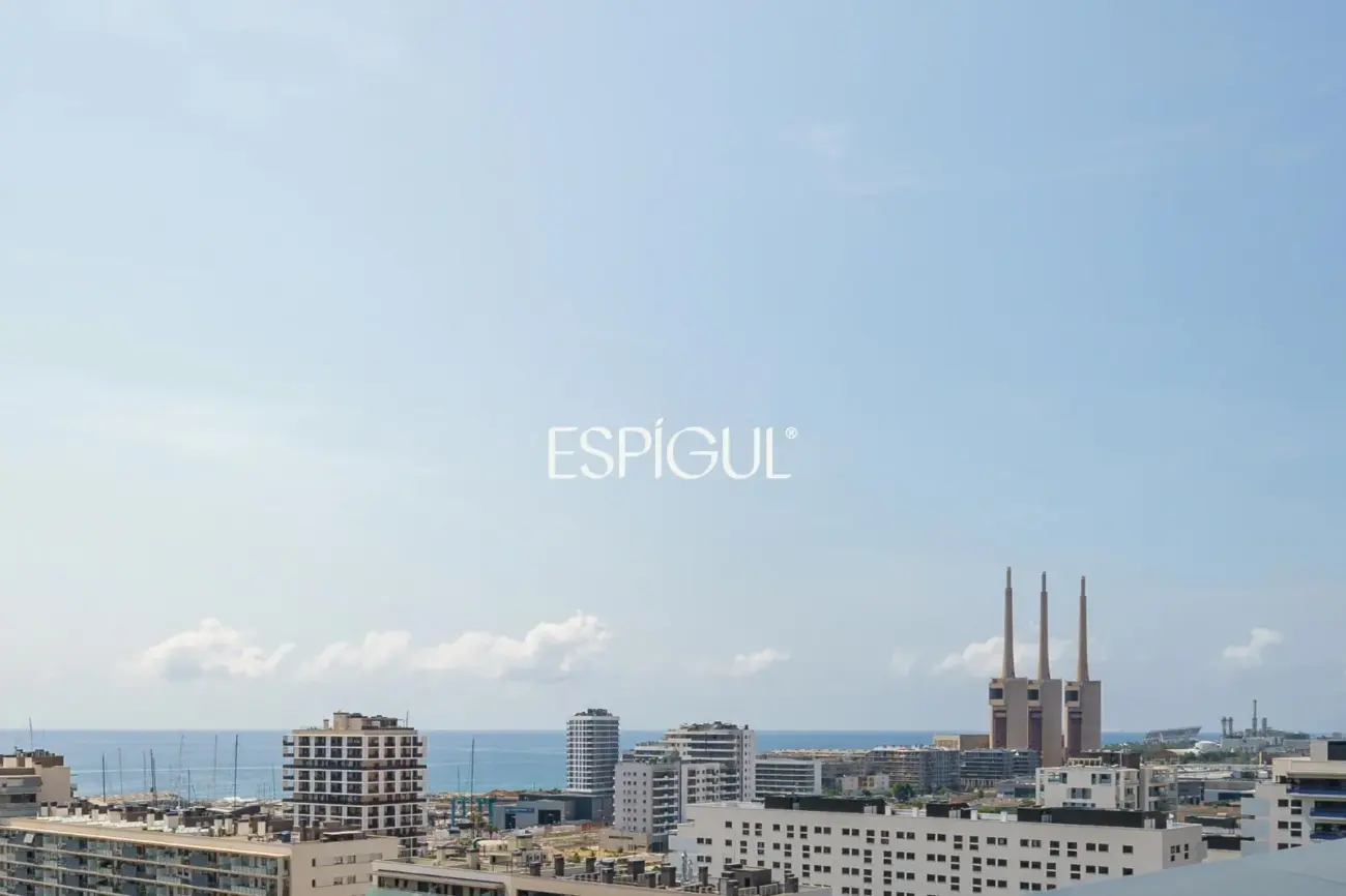 Exclusiva vivienda de obra nueva con gran terraza privada junto al puerto de Badalona