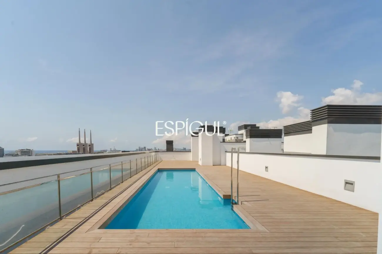 Exclusiva vivienda de obra nueva de 4 dormitorios y amplio balcón junto al puerto de Badalona