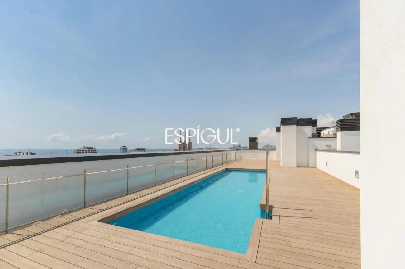 Exclusiva vivienda de obra nueva de 4 dormitorios y amplio balcón junto al puerto de Badalona