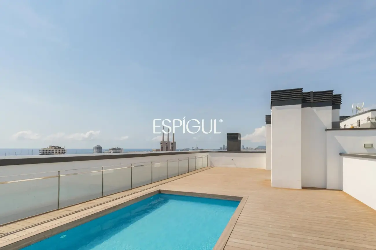 Exclusiva vivienda de obra nueva de 4 dormitorios y amplio balcón junto al puerto de Badalona