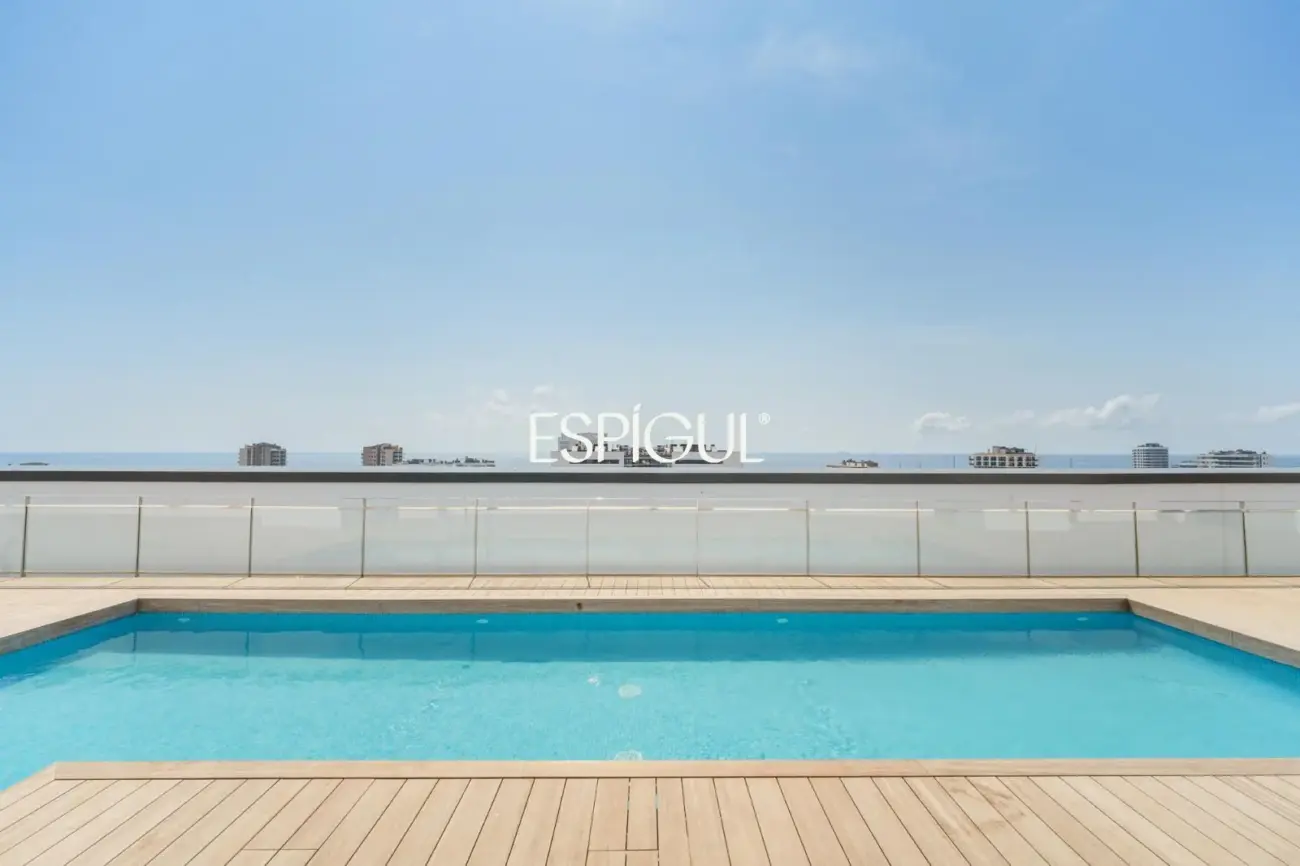 Exclusiva vivienda de obra nueva de 4 dormitorios y amplio balcón junto al puerto de Badalona