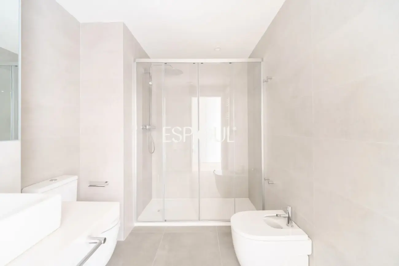 Exclusiva vivienda de obra nueva de 4 dormitorios y amplio balcón junto al puerto de Badalona