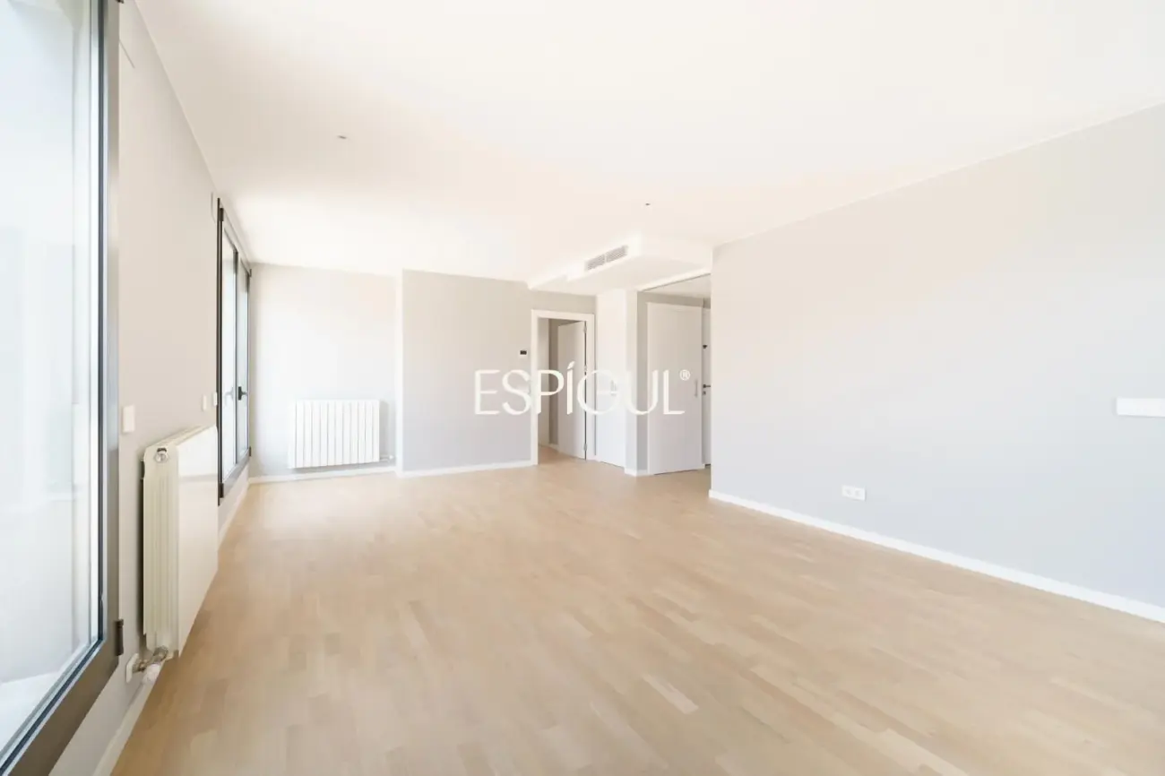 Exclusiva vivienda de obra nueva de 4 dormitorios y amplio balcón junto al puerto de Badalona