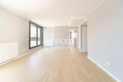 Exclusiva vivienda de obra nueva de 4 dormitorios y amplio balcón junto al puerto de Badalona