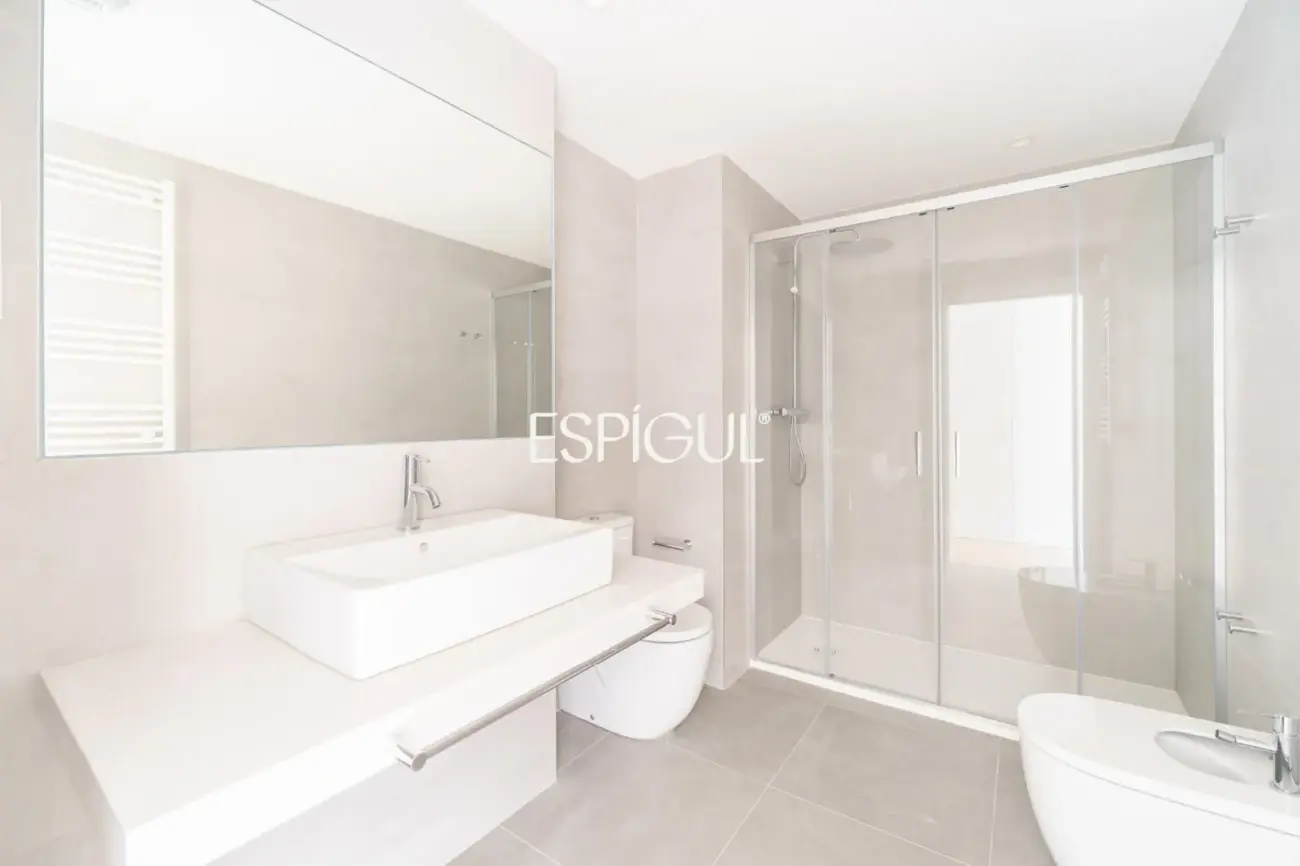 Exclusiva vivienda de obra nueva junto al puerto de Badalona, con espectacular terraza y vistas al mar