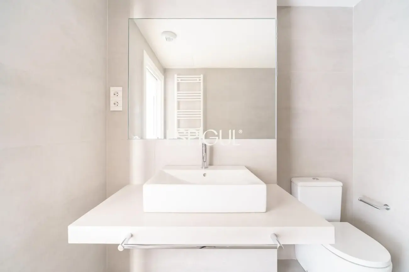 Exclusiva vivienda de obra nueva junto al puerto de Badalona, con espectacular terraza y vistas al mar
