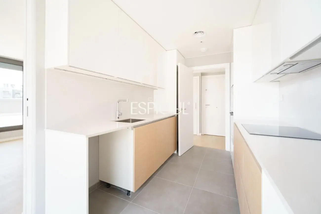 Exclusiva vivienda de obra nueva junto al puerto de Badalona, con espectacular terraza y vistas al mar
