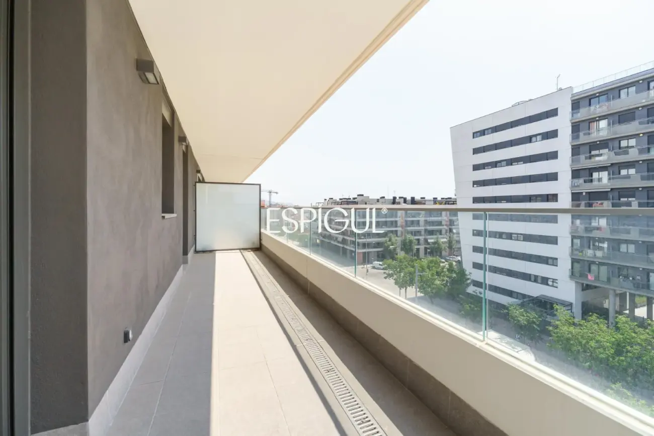 Exclusiva vivienda de obra nueva junto al puerto de Badalona, con espectacular terraza y vistas al mar