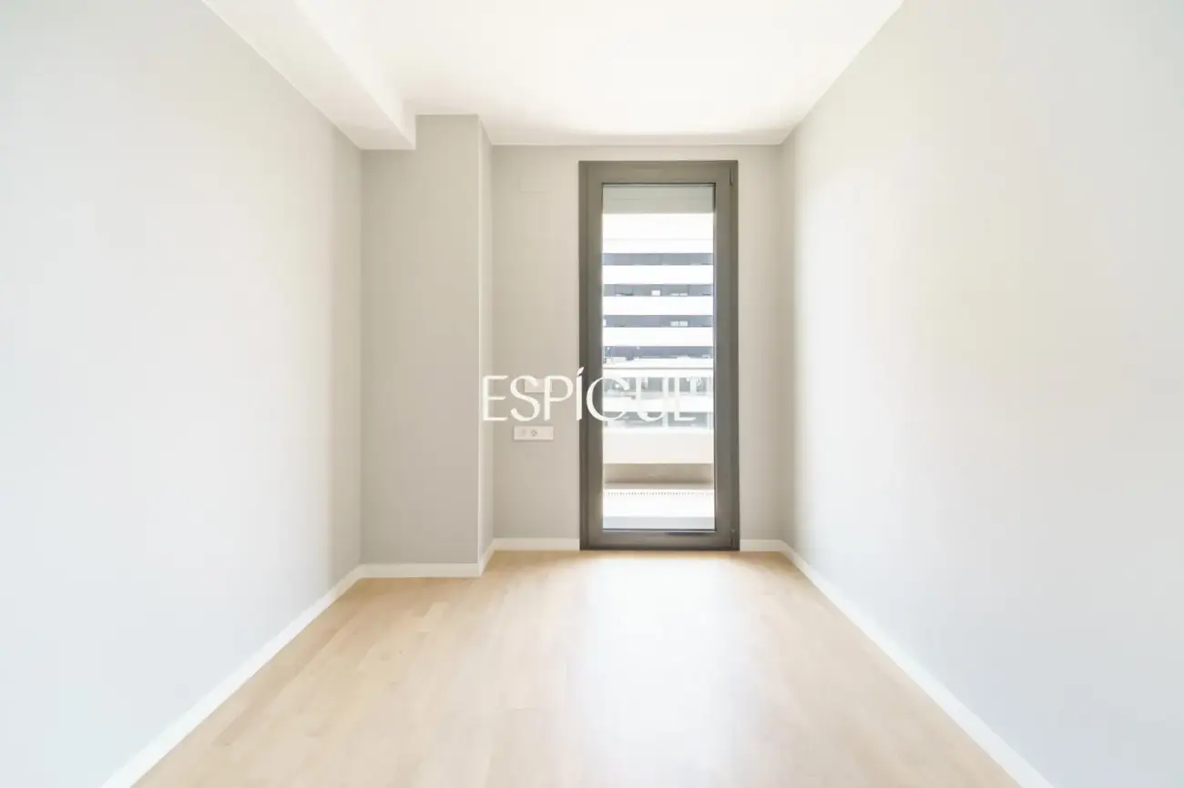 Exclusiva vivienda de obra nueva junto al puerto de Badalona, con espectacular terraza y vistas al mar