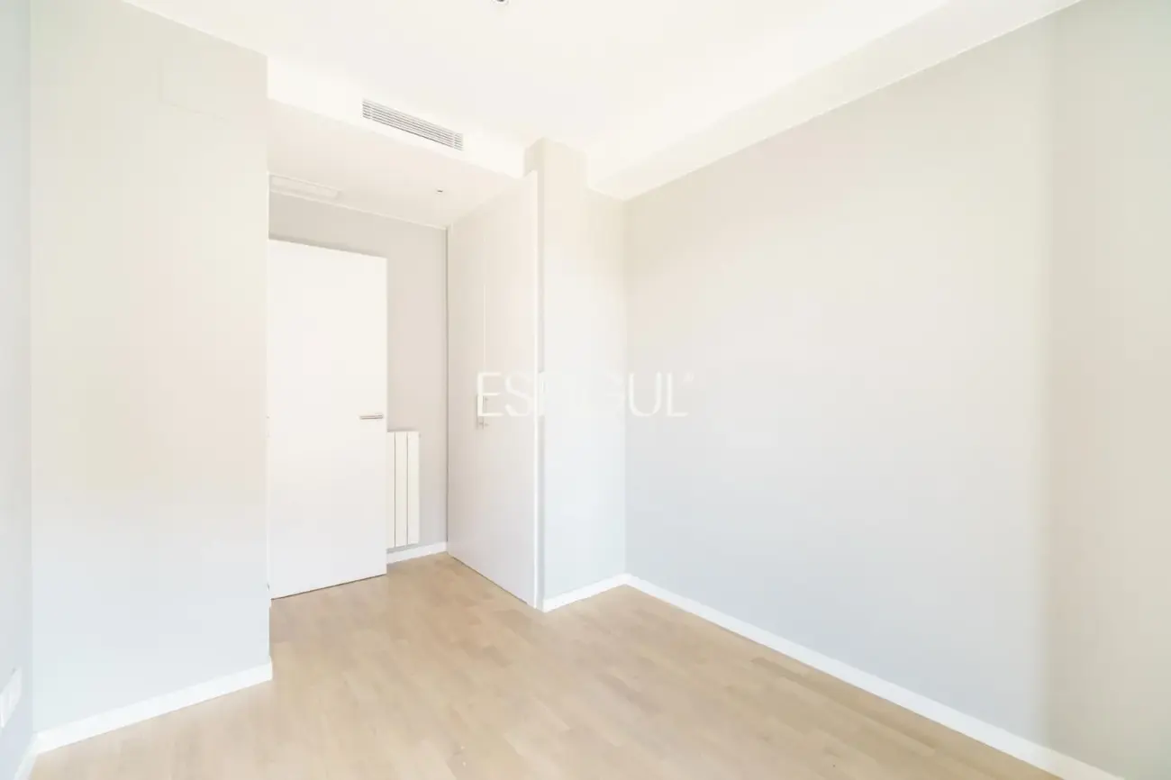 Exclusiva vivienda de obra nueva junto al puerto de Badalona, con espectacular terraza y vistas al mar