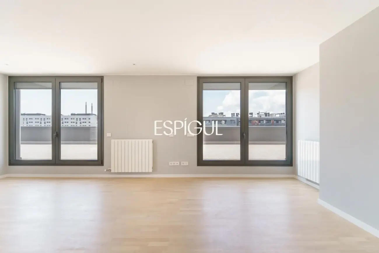Exclusiva vivienda de obra nueva junto al puerto de Badalona, con espectacular terraza y vistas al mar