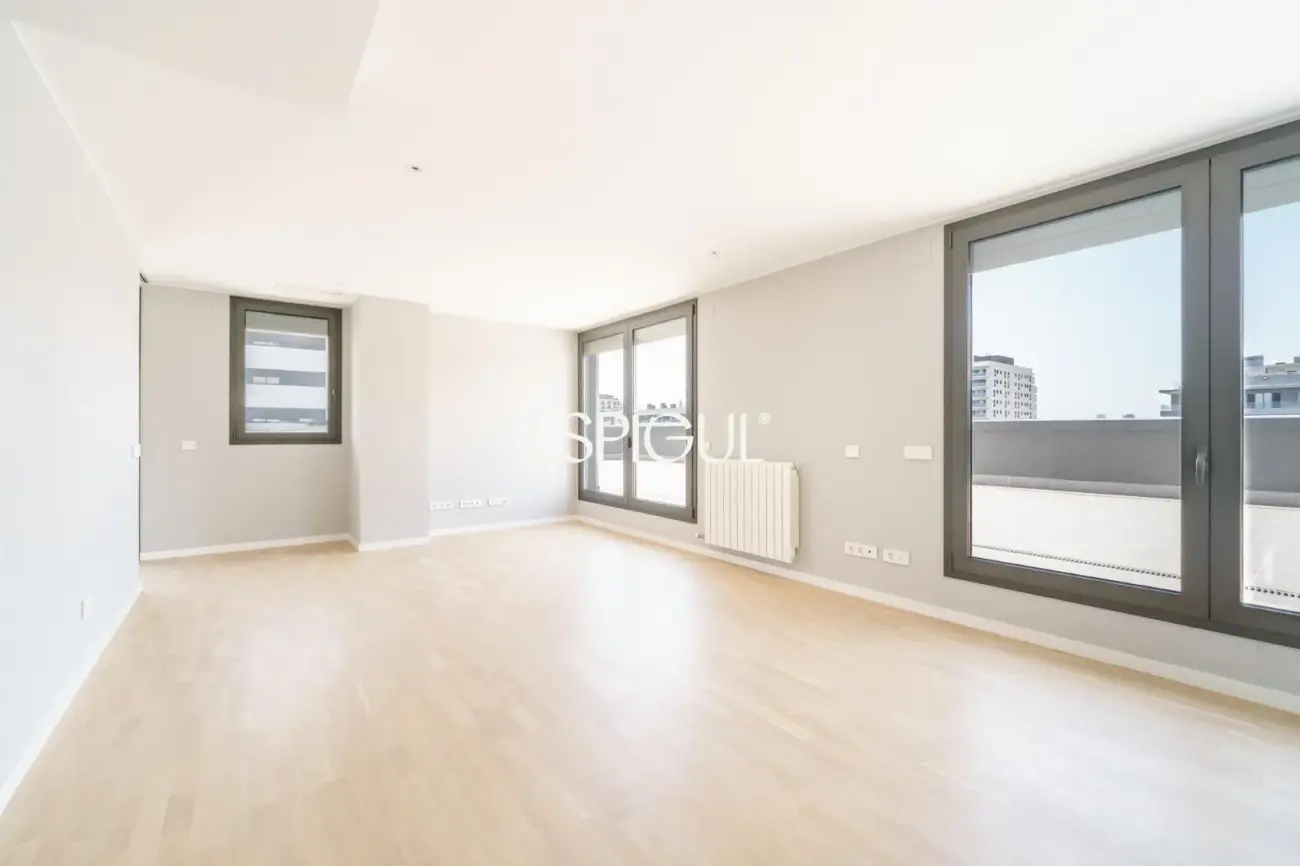 Exclusiva vivienda de obra nueva junto al puerto de Badalona, con espectacular terraza y vistas al mar