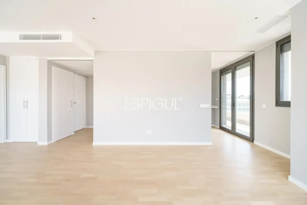 Exclusiva vivienda de obra nueva junto al puerto de Badalona, con espectacular terraza y vistas al mar