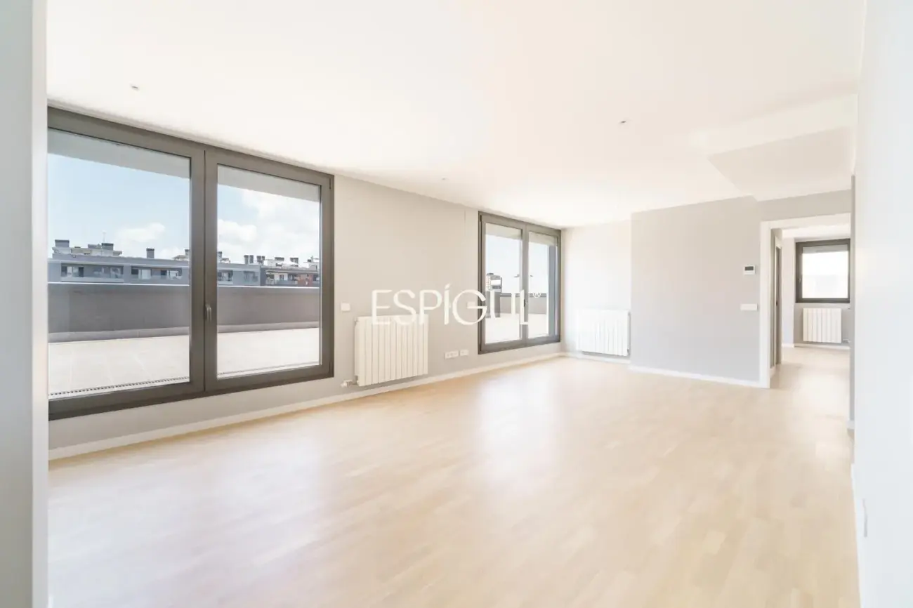 Exclusiva vivienda de obra nueva junto al puerto de Badalona, con espectacular terraza y vistas al mar