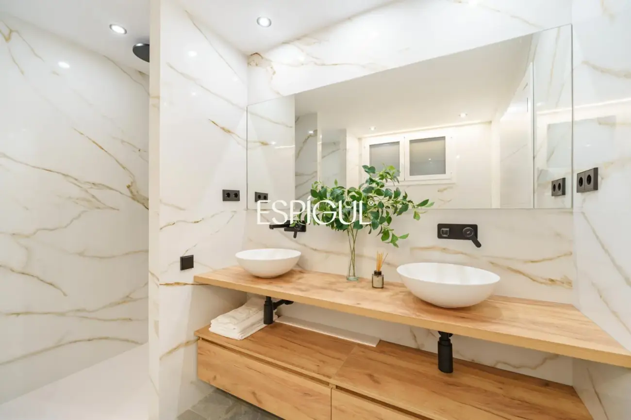 Exclusive Renovated Property for Sale on Carrer de Muntaner