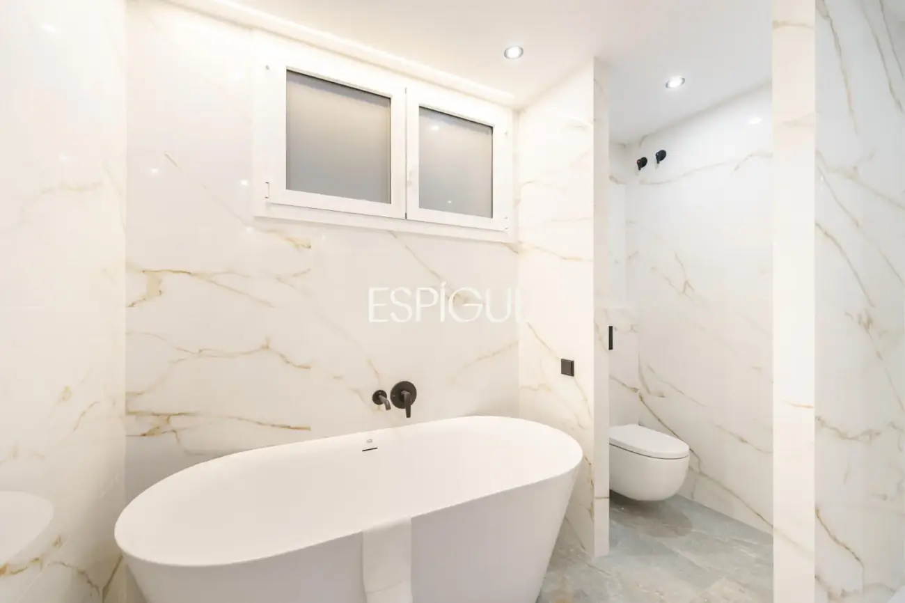 Exclusive Renovated Property for Sale on Carrer de Muntaner