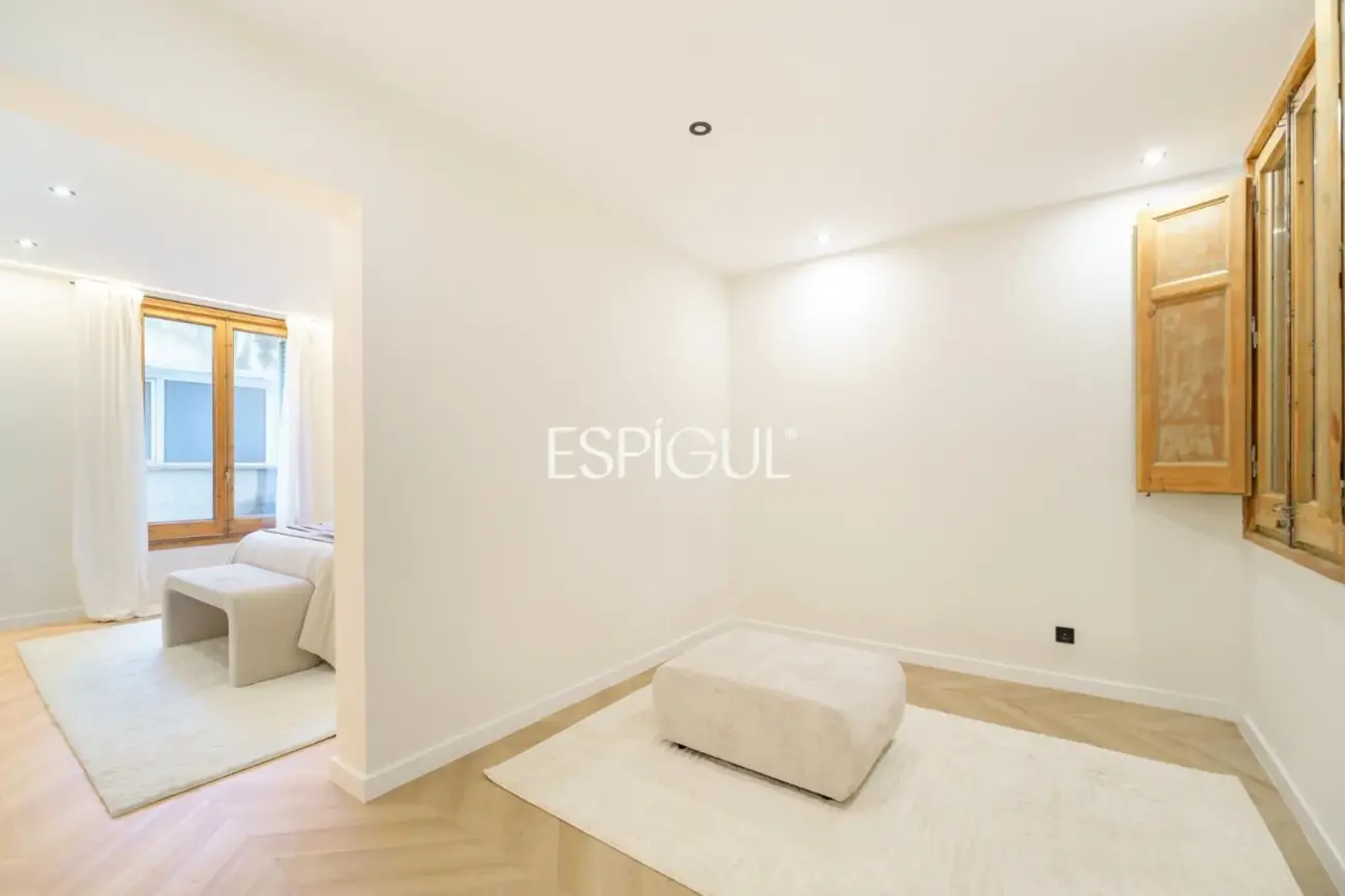 Exclusive Renovated Property for Sale on Carrer de Muntaner
