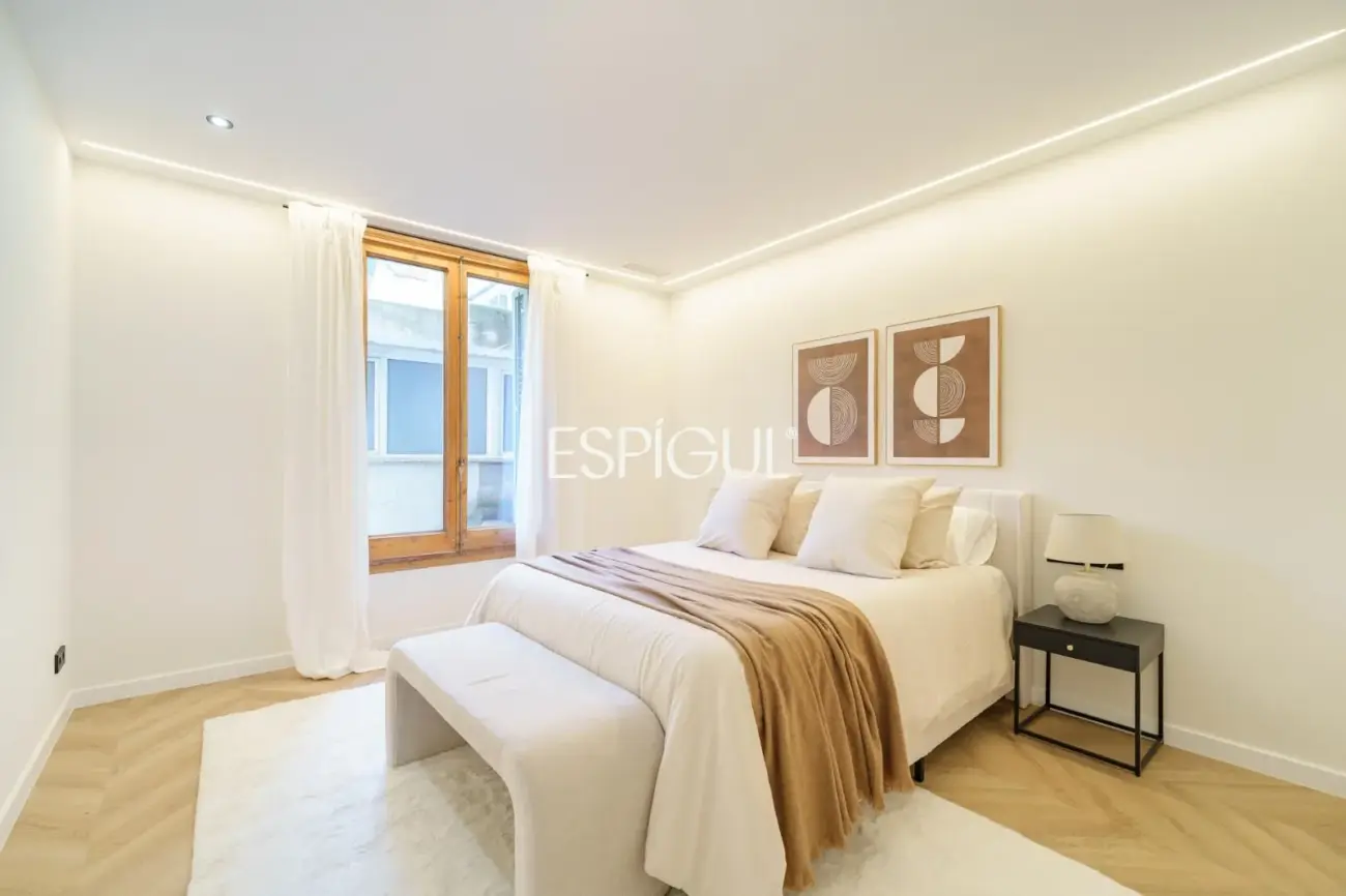 Exclusive Renovated Property for Sale on Carrer de Muntaner