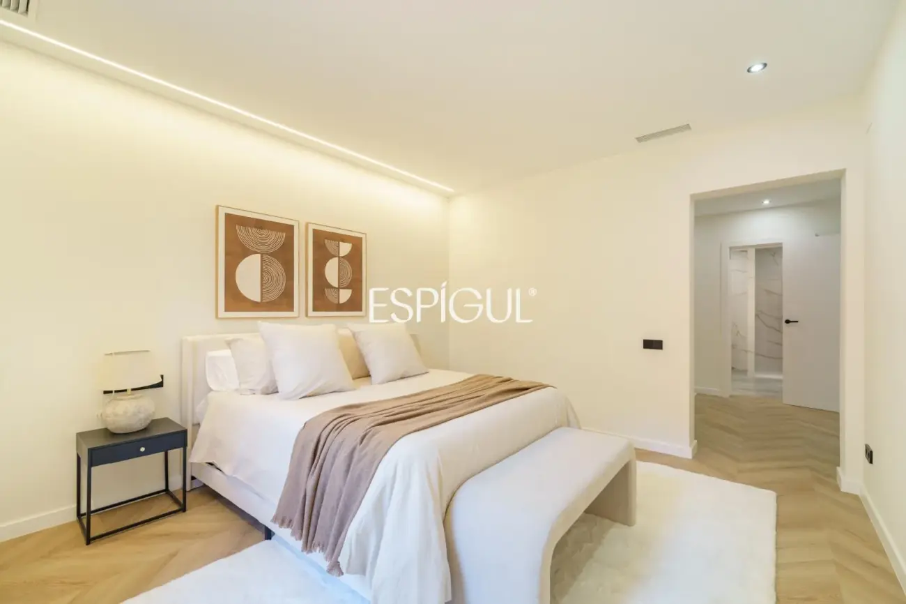 Exclusive Renovated Property for Sale on Carrer de Muntaner