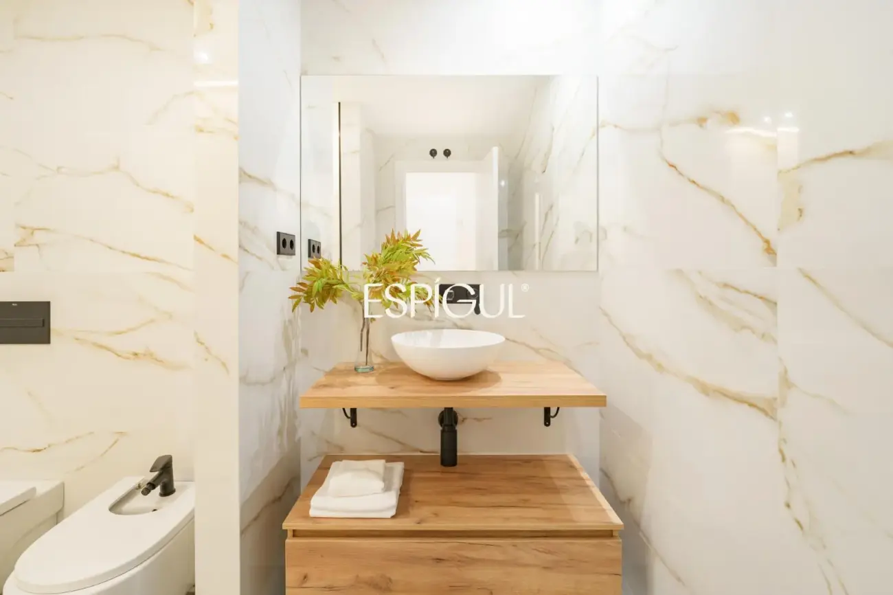 Exclusive Renovated Property for Sale on Carrer de Muntaner