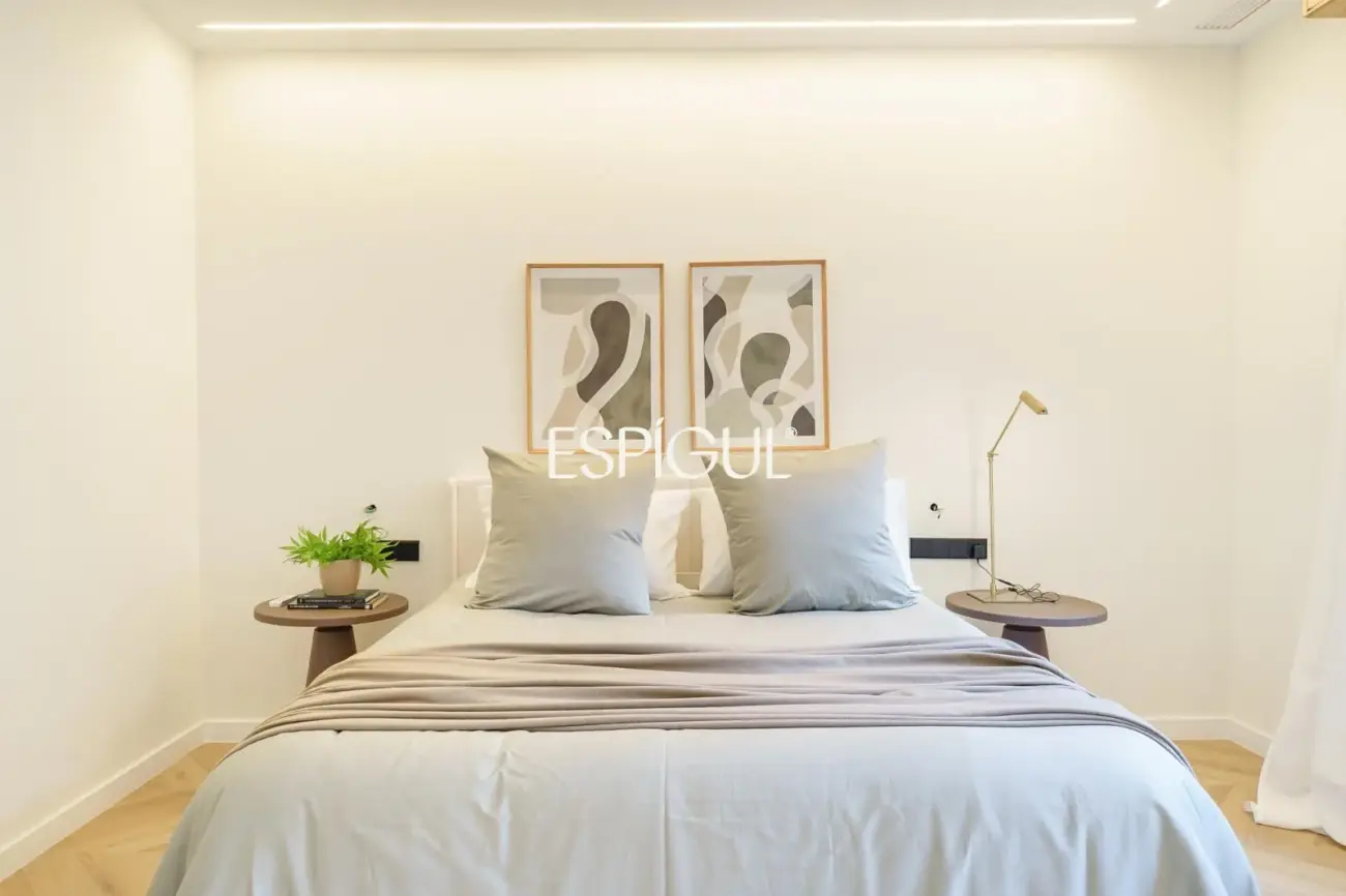 Exclusive Renovated Property for Sale on Carrer de Muntaner