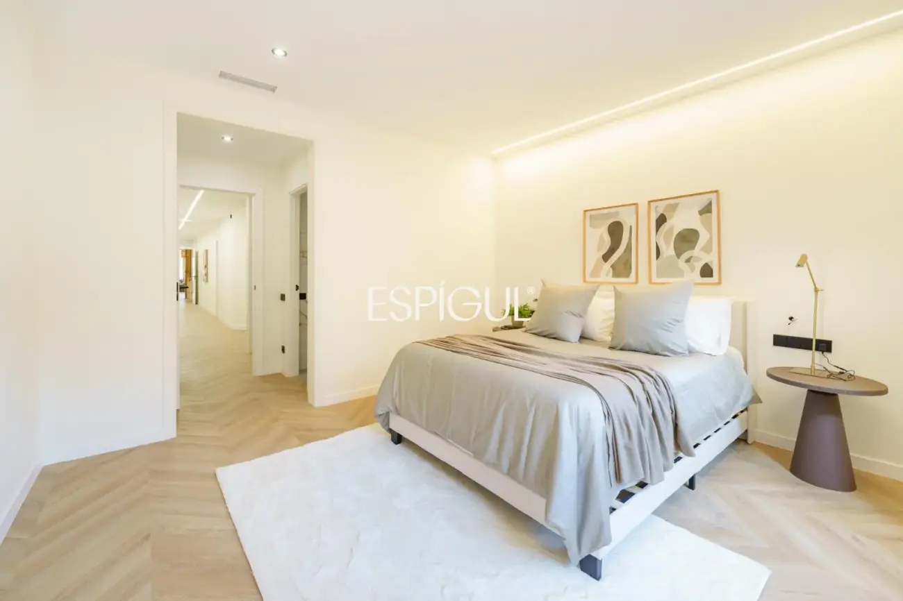 Exclusive Renovated Property for Sale on Carrer de Muntaner