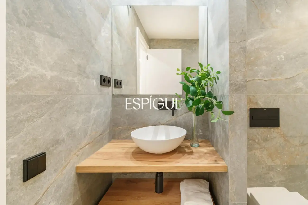 Exclusive Renovated Property for Sale on Carrer de Muntaner